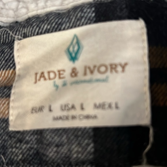 Jade and Ivory snap from fleece lined shacket XL - Picture 2 of 3